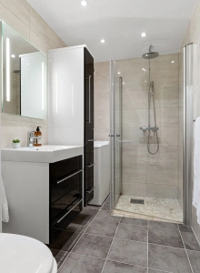 Modern bathroom featuring walls and flooring installed over magnesium oxide board, providing a moisture-resistant, mold-resistant, and fire-resistant substrate for wet areas.