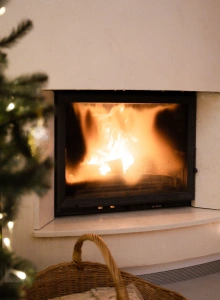 Modern fireplace with magnesium oxide board used as a fire-resistant surround, providing a durable and non-combustible solution for high-temperature areas.